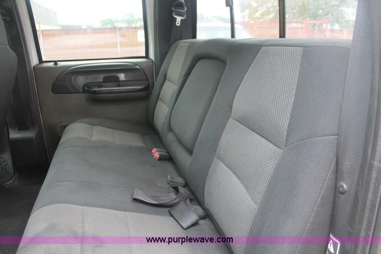 image for item H3516 2003 Ford F250 Super Duty Crew Cab pickup truck