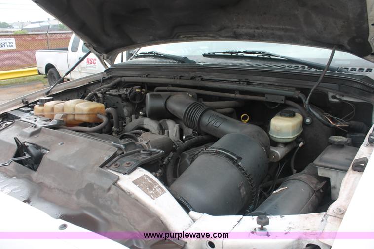 image for item H3516 2003 Ford F250 Super Duty Crew Cab pickup truck