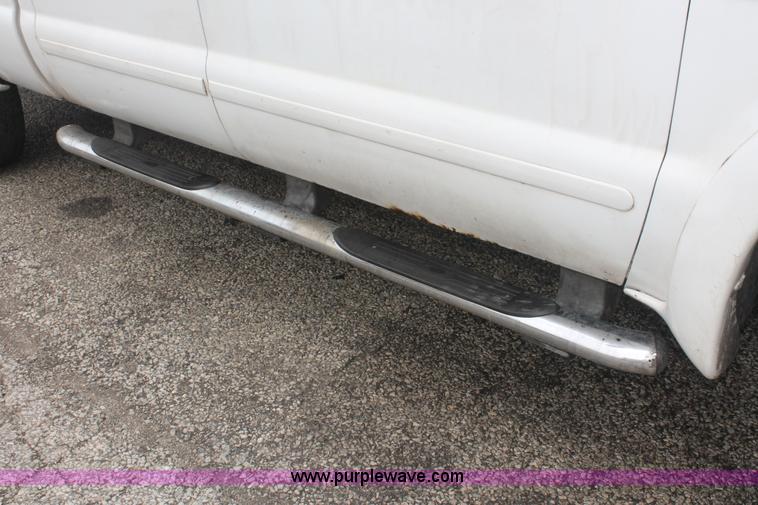 image for item H3516 2003 Ford F250 Super Duty Crew Cab pickup truck