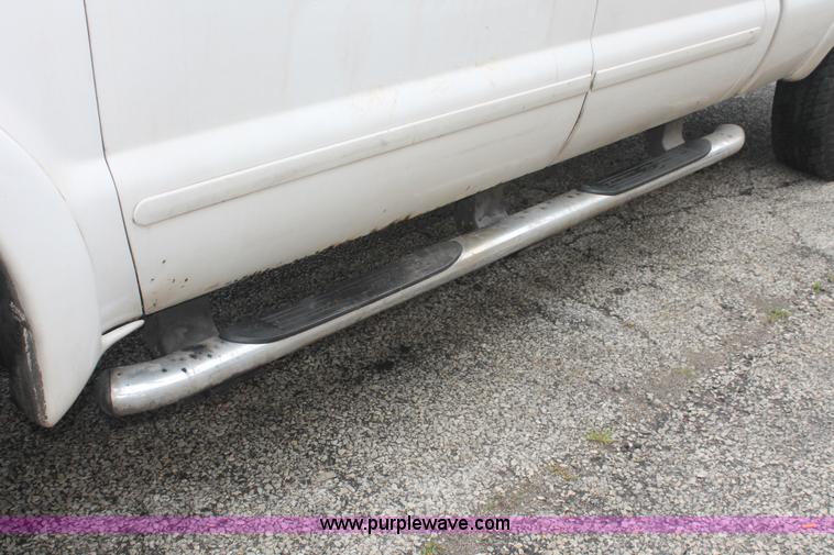 image for item H3516 2003 Ford F250 Super Duty Crew Cab pickup truck