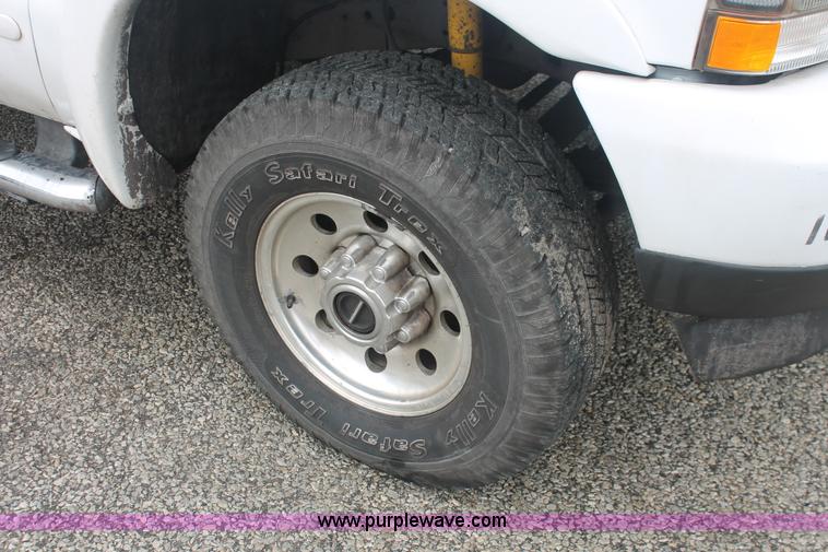 image for item H3516 2003 Ford F250 Super Duty Crew Cab pickup truck