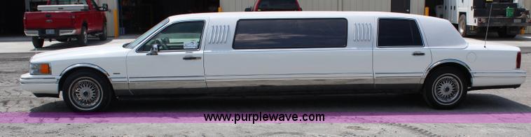 image for item H6556 1994 Lincoln Town Car Executive limousine