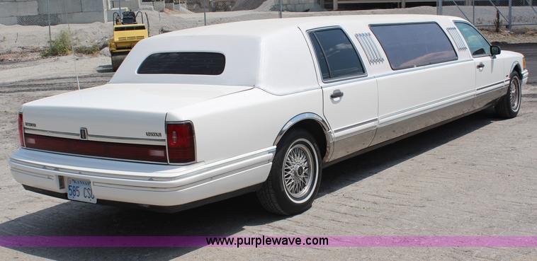 image for item H6556 1994 Lincoln Town Car Executive limousine