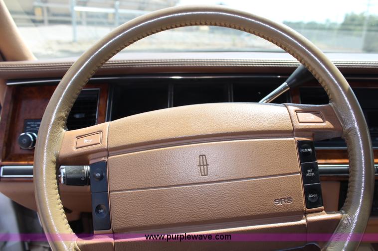 image for item H6556 1994 Lincoln Town Car Executive limousine