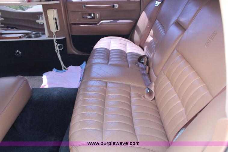 image for item H6556 1994 Lincoln Town Car Executive limousine