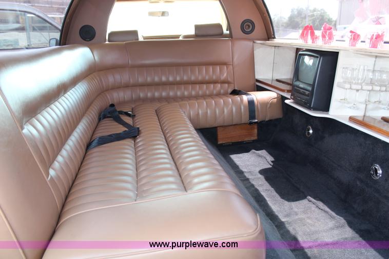 image for item H6556 1994 Lincoln Town Car Executive limousine