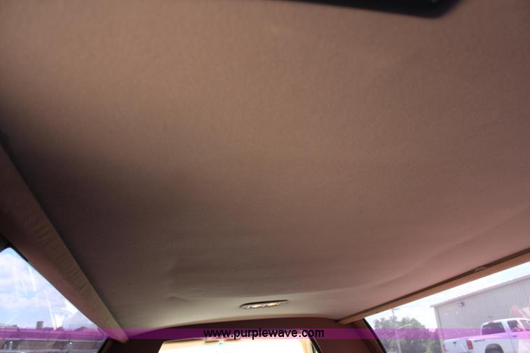 image for item H6556 1994 Lincoln Town Car Executive limousine