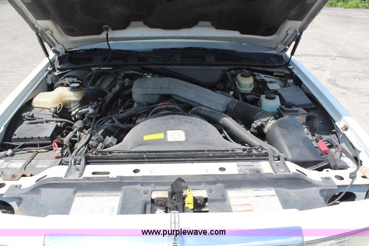 image for item H6556 1994 Lincoln Town Car Executive limousine