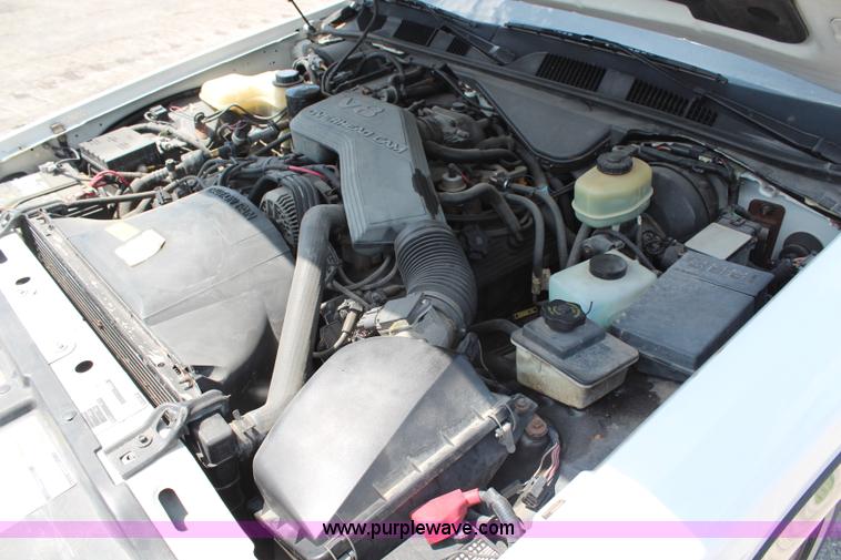 image for item H6556 1994 Lincoln Town Car Executive limousine