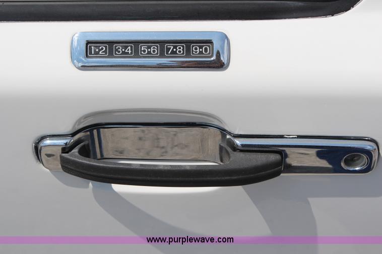 image for item H6556 1994 Lincoln Town Car Executive limousine