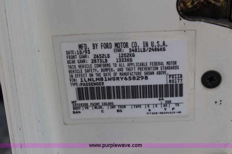 image for item H6556 1994 Lincoln Town Car Executive limousine