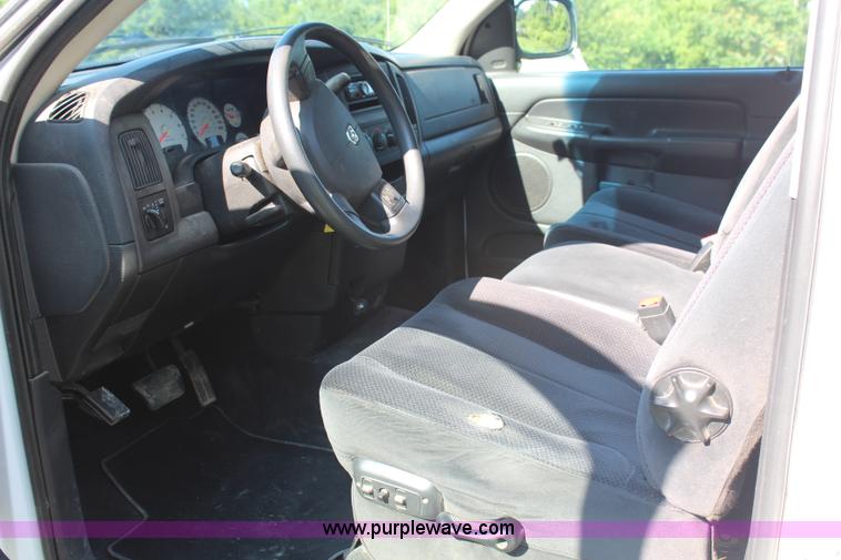 image for item H6730 2005 Dodge Ram 1500 SLT pickup truck