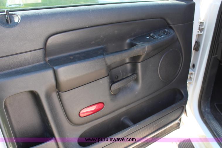 image for item H6730 2005 Dodge Ram 1500 SLT pickup truck