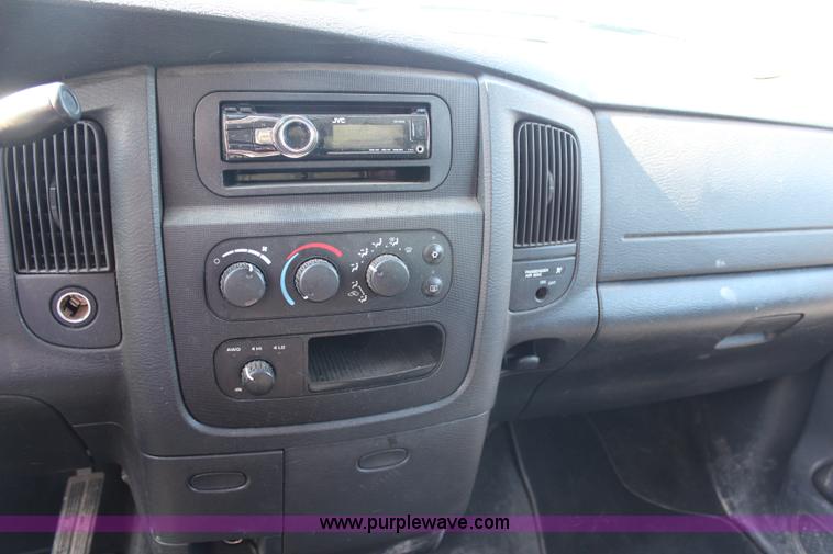 image for item H6730 2005 Dodge Ram 1500 SLT pickup truck