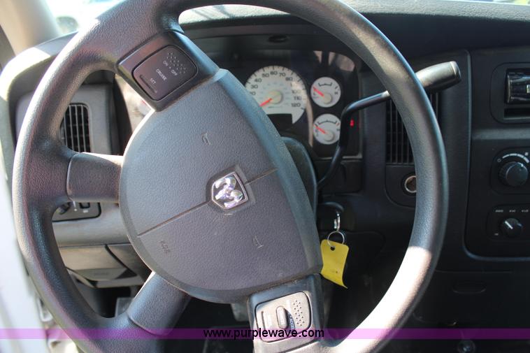 image for item H6730 2005 Dodge Ram 1500 SLT pickup truck