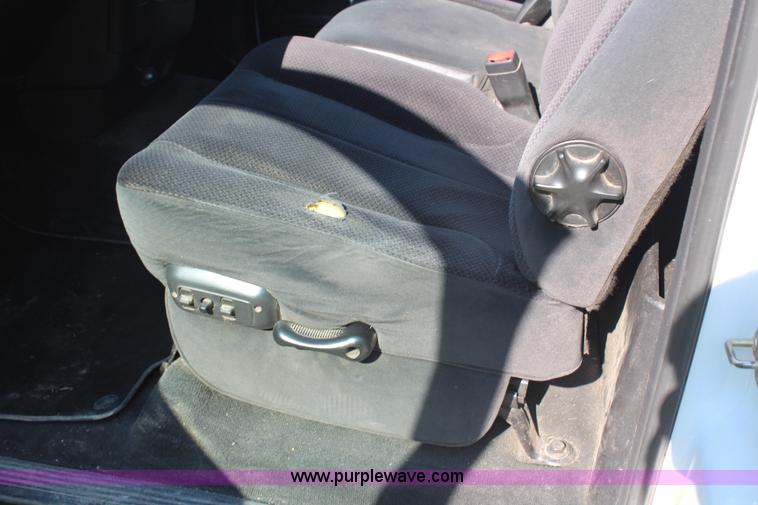 image for item H6730 2005 Dodge Ram 1500 SLT pickup truck