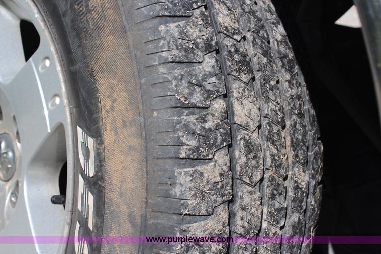 image for item H6730 2005 Dodge Ram 1500 SLT pickup truck