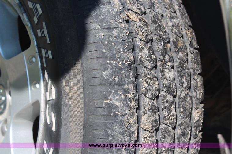 image for item H6730 2005 Dodge Ram 1500 SLT pickup truck