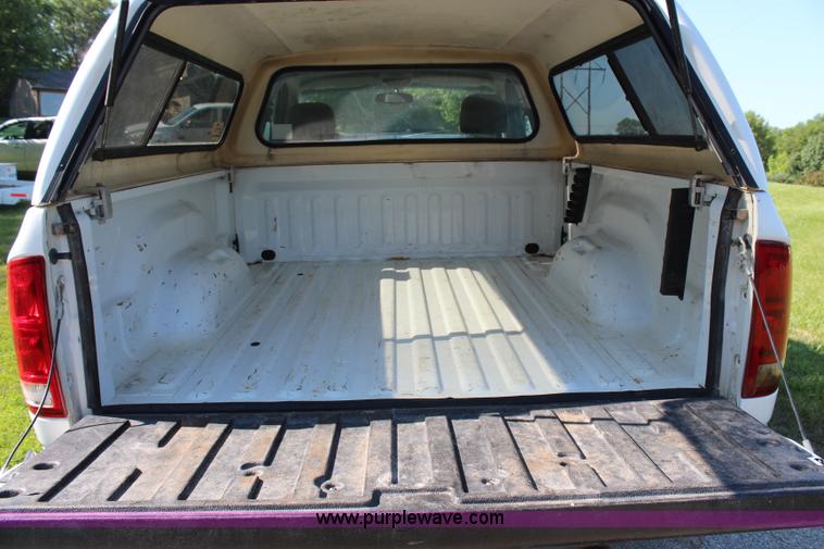 image for item H6730 2005 Dodge Ram 1500 SLT pickup truck