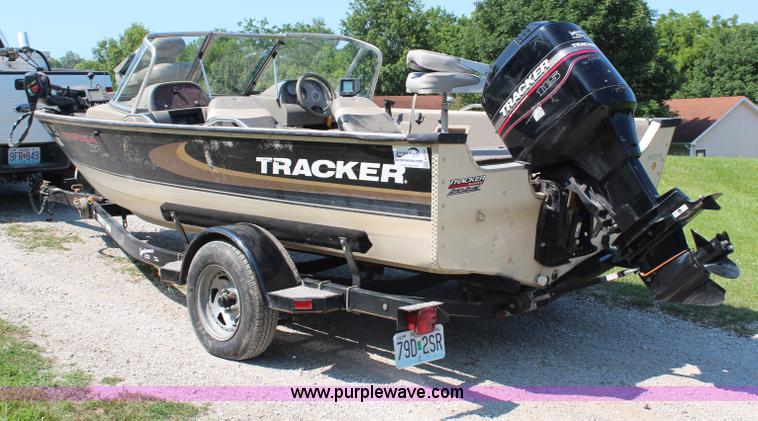 image for item H6731 2000 Tracker Targa 17 boat