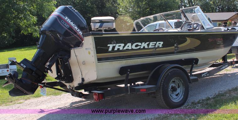 image for item H6731 2000 Tracker Targa 17 boat