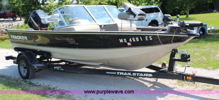 image for item H6731 2000 Tracker Targa 17 boat