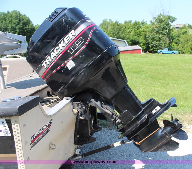 image for item H6731 2000 Tracker Targa 17 boat