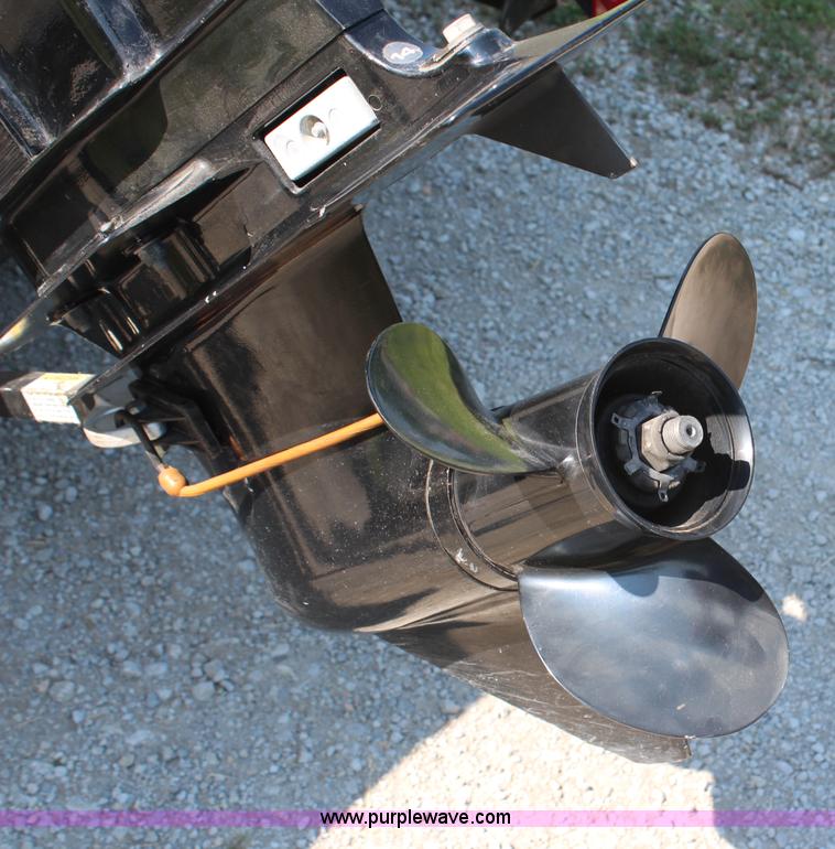 image for item H6731 2000 Tracker Targa 17 boat