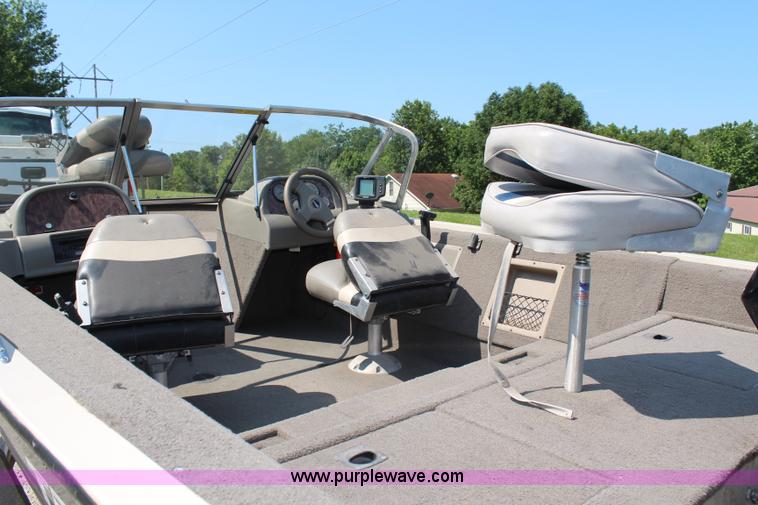 image for item H6731 2000 Tracker Targa 17 boat