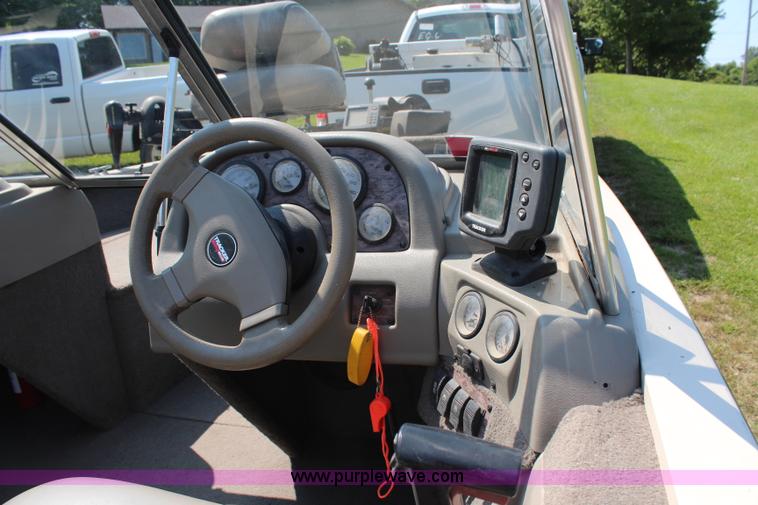 image for item H6731 2000 Tracker Targa 17 boat