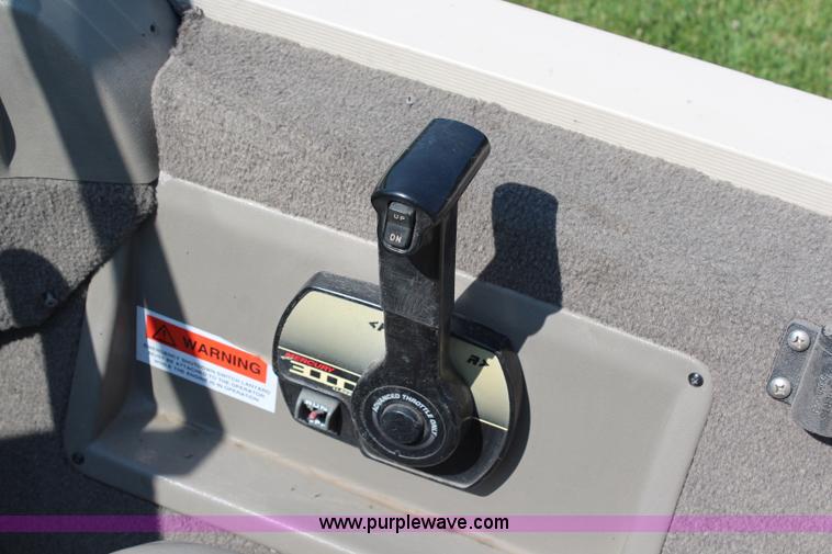 image for item H6731 2000 Tracker Targa 17 boat