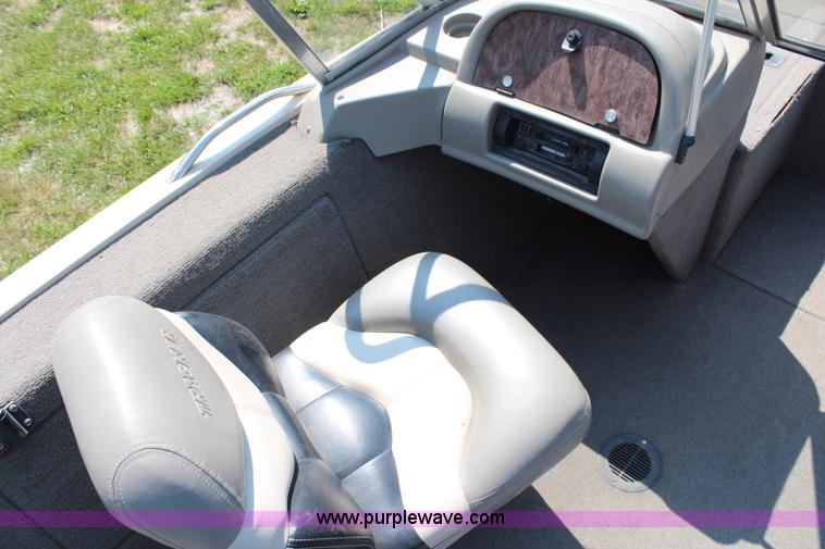 image for item H6731 2000 Tracker Targa 17 boat