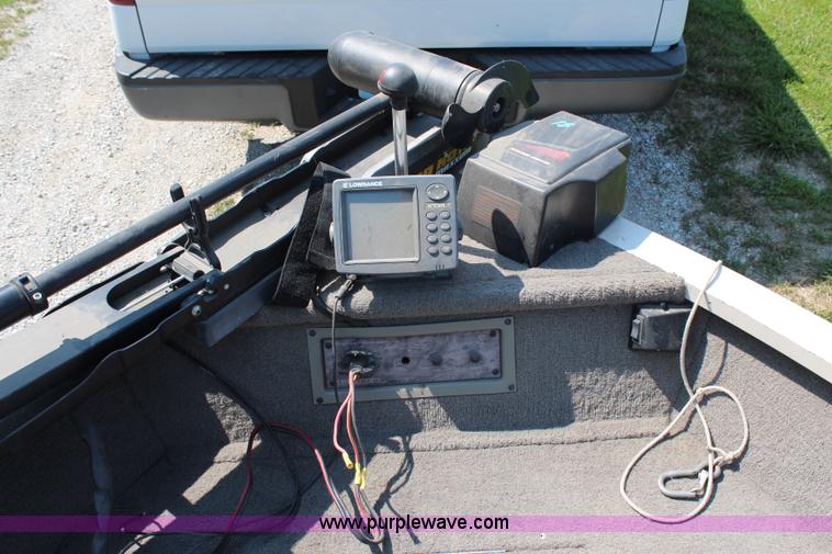 image for item H6731 2000 Tracker Targa 17 boat