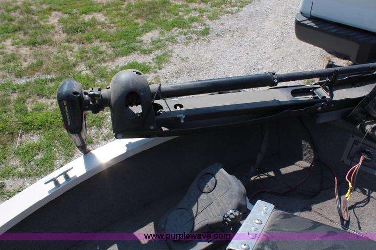 image for item H6731 2000 Tracker Targa 17 boat