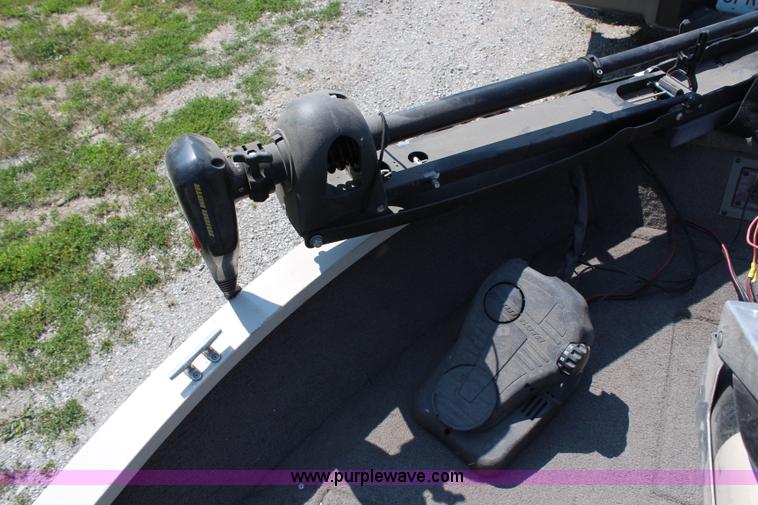 image for item H6731 2000 Tracker Targa 17 boat