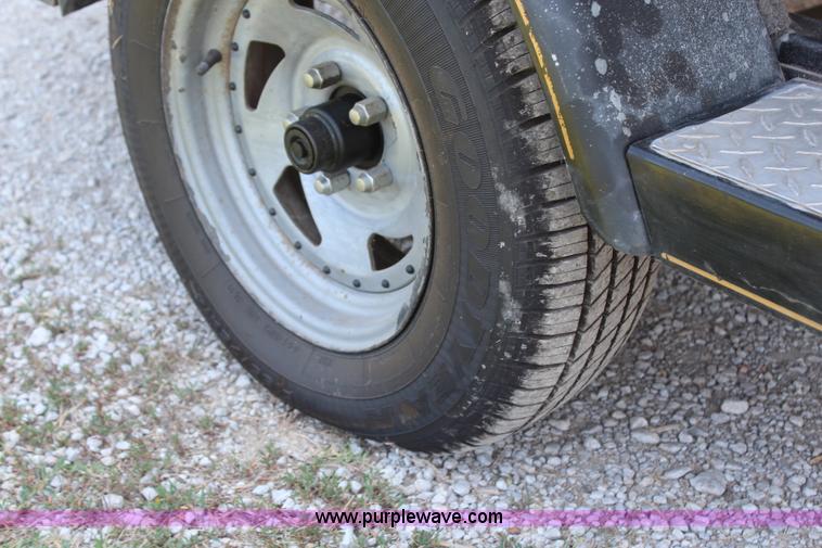 image for item H6731 2000 Tracker Targa 17 boat