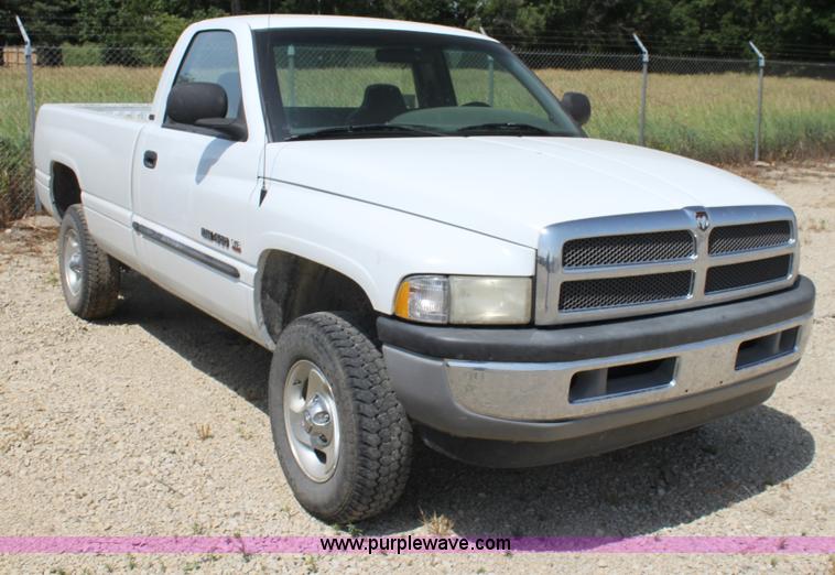 image for item H7432 2001 Dodge Ram 1500 pickup truck