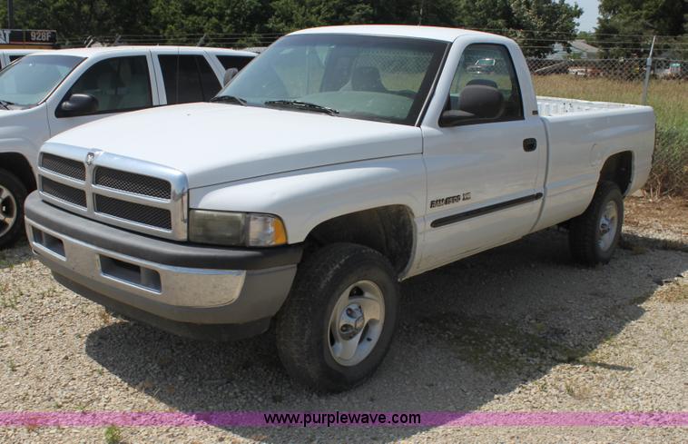 image for item H7432 2001 Dodge Ram 1500 pickup truck