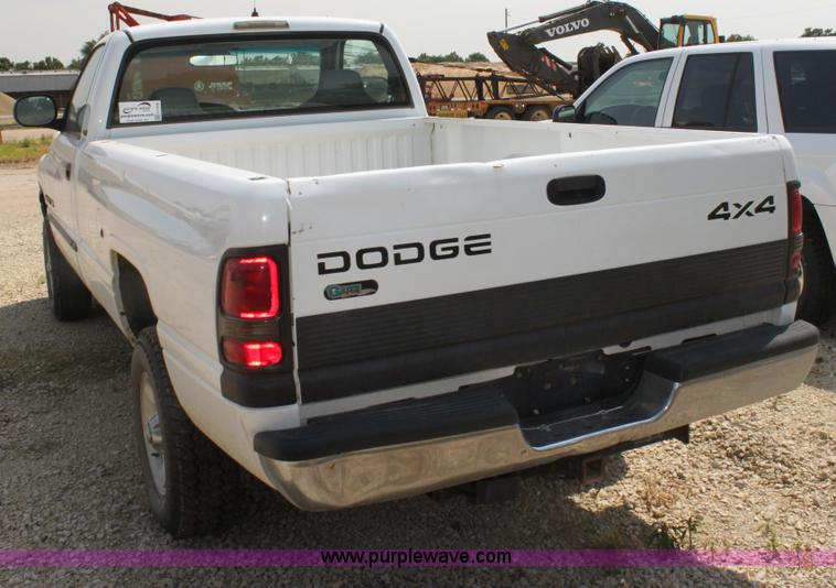 image for item H7432 2001 Dodge Ram 1500 pickup truck