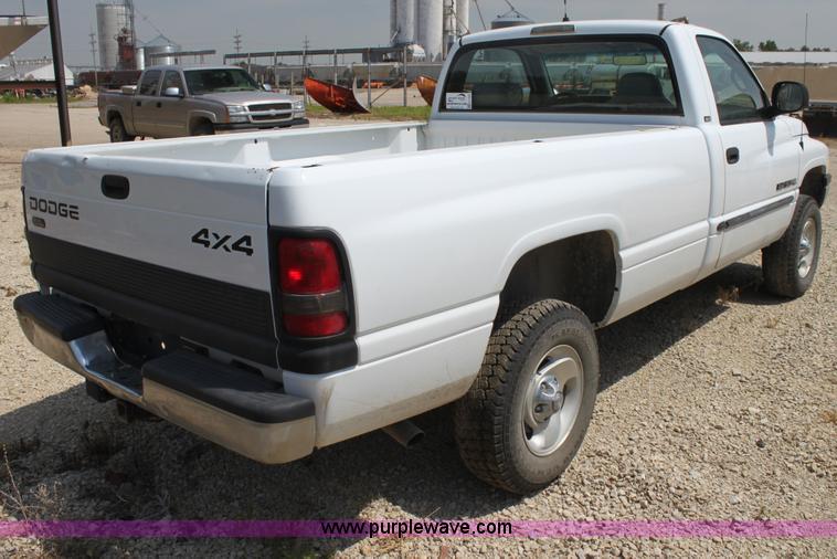 image for item H7432 2001 Dodge Ram 1500 pickup truck