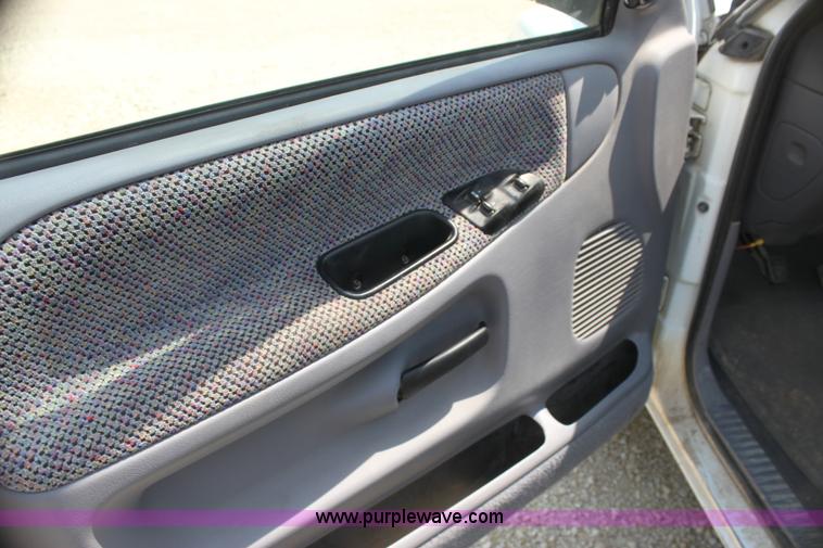 image for item H7432 2001 Dodge Ram 1500 pickup truck