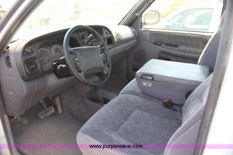 image for item H7432 2001 Dodge Ram 1500 pickup truck