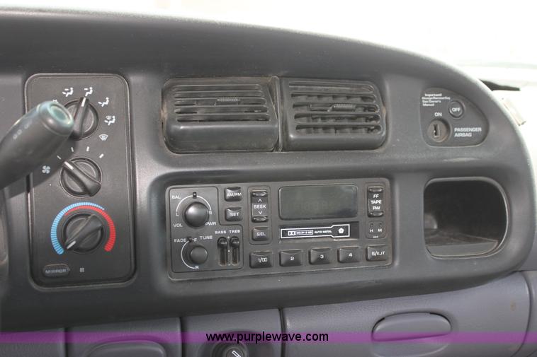 image for item H7432 2001 Dodge Ram 1500 pickup truck