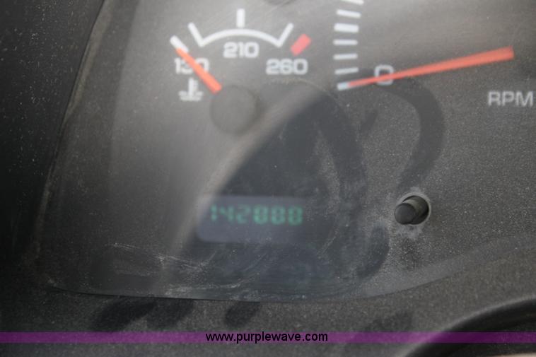 image for item H7432 2001 Dodge Ram 1500 pickup truck