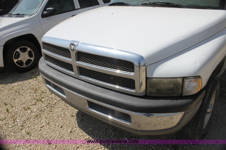 image for item H7432 2001 Dodge Ram 1500 pickup truck