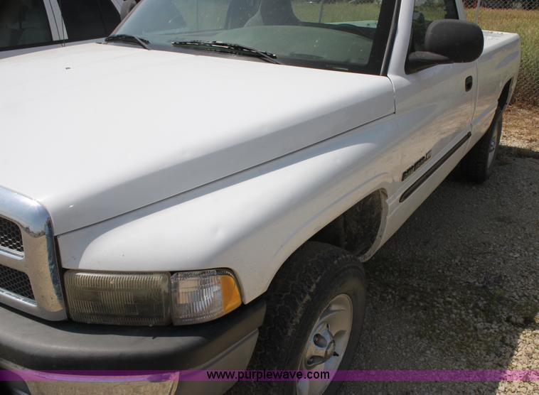 image for item H7432 2001 Dodge Ram 1500 pickup truck
