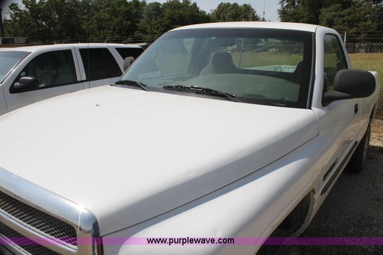 image for item H7432 2001 Dodge Ram 1500 pickup truck