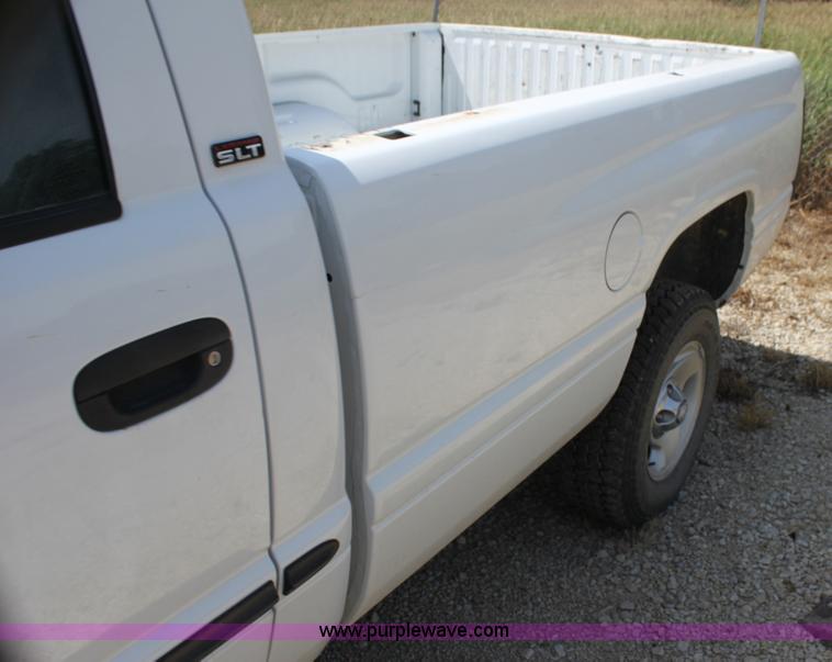 image for item H7432 2001 Dodge Ram 1500 pickup truck