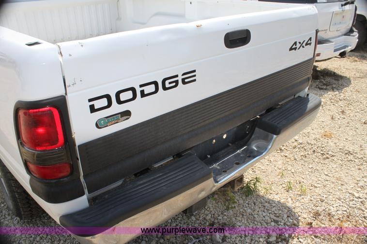 image for item H7432 2001 Dodge Ram 1500 pickup truck