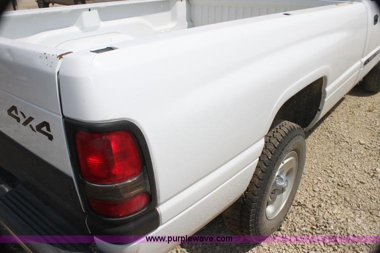 image for item H7432 2001 Dodge Ram 1500 pickup truck
